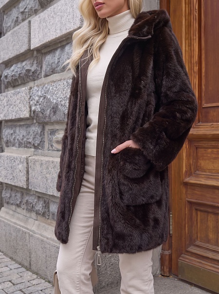 Шуба женская зимняя LAWINTER, коричневая, модель 55306