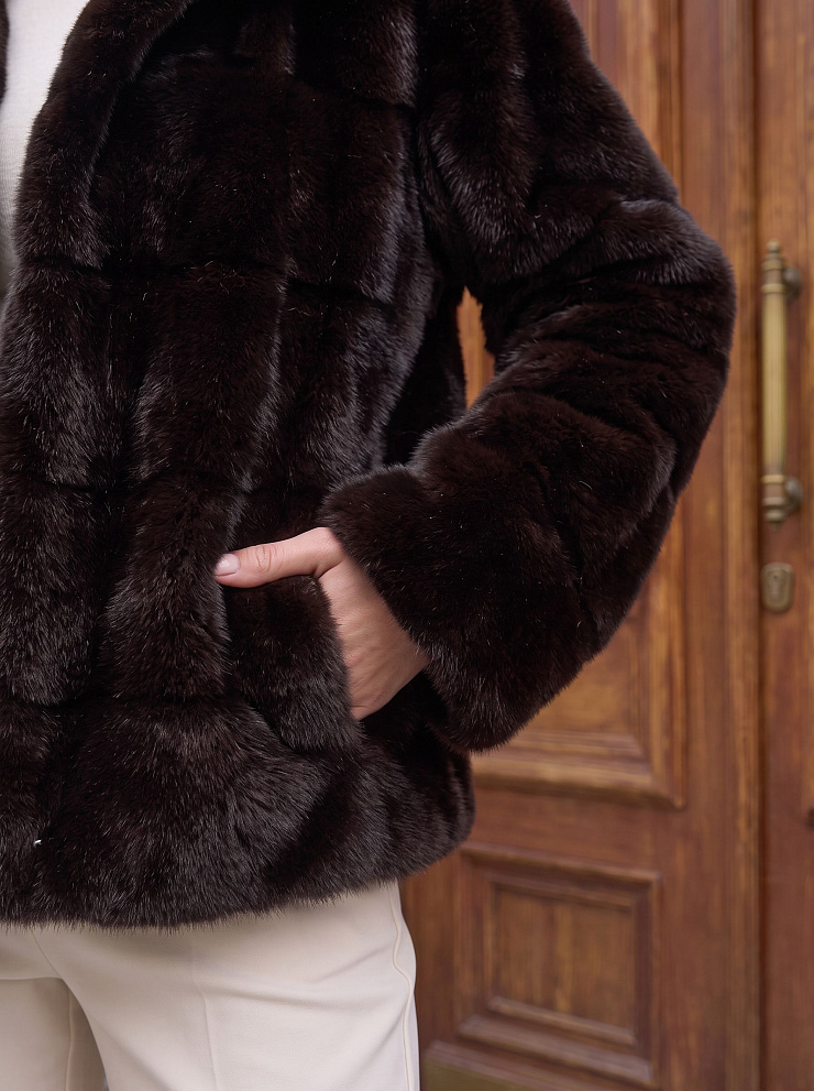 Шуба женская зимняя LAWINTER, коричневая, модель 56297