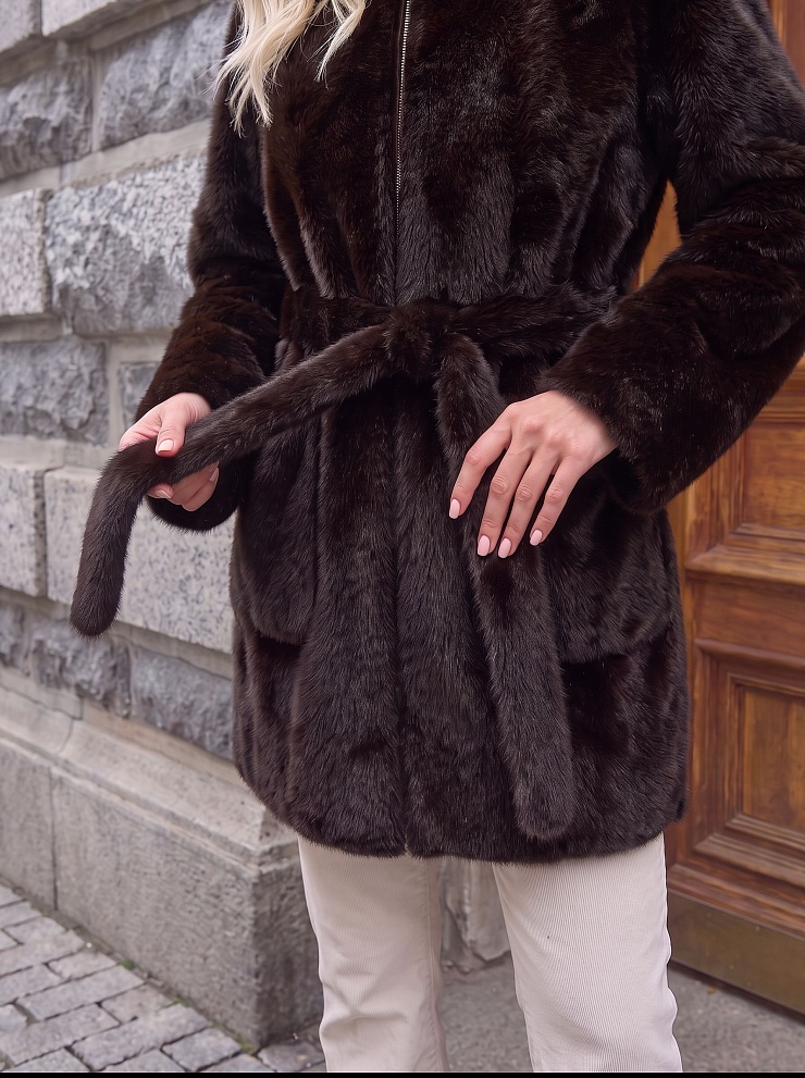 Шуба женская зимняя LAWINTER, коричневая, модель 55306