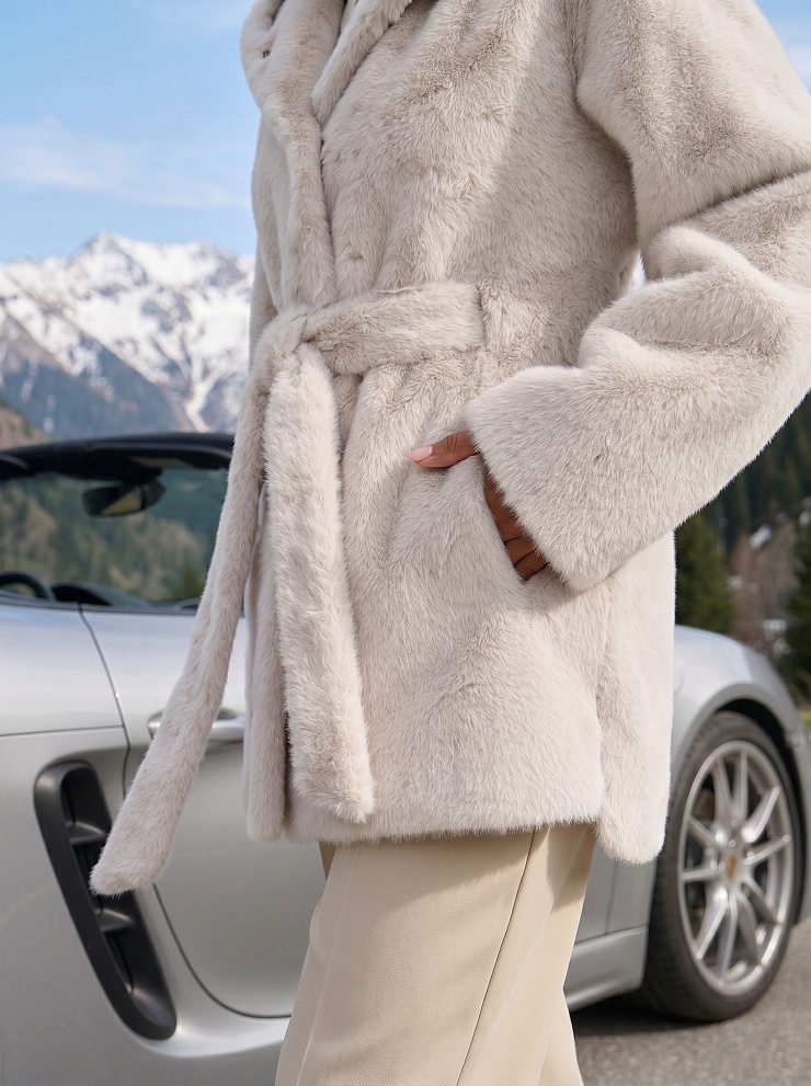 Шуба женская зимняя LAWINTER, молочная, модель 54262