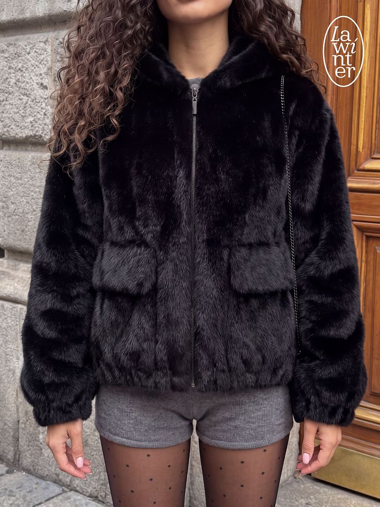 Шуба женская зимняя LAWINTER, черная, модель 56200